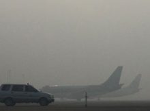 Kabut asap di Bandara Syamsudin Noor